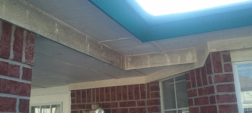 Before picture of house eve and gutter power washer cleaning services in Killeen TX.